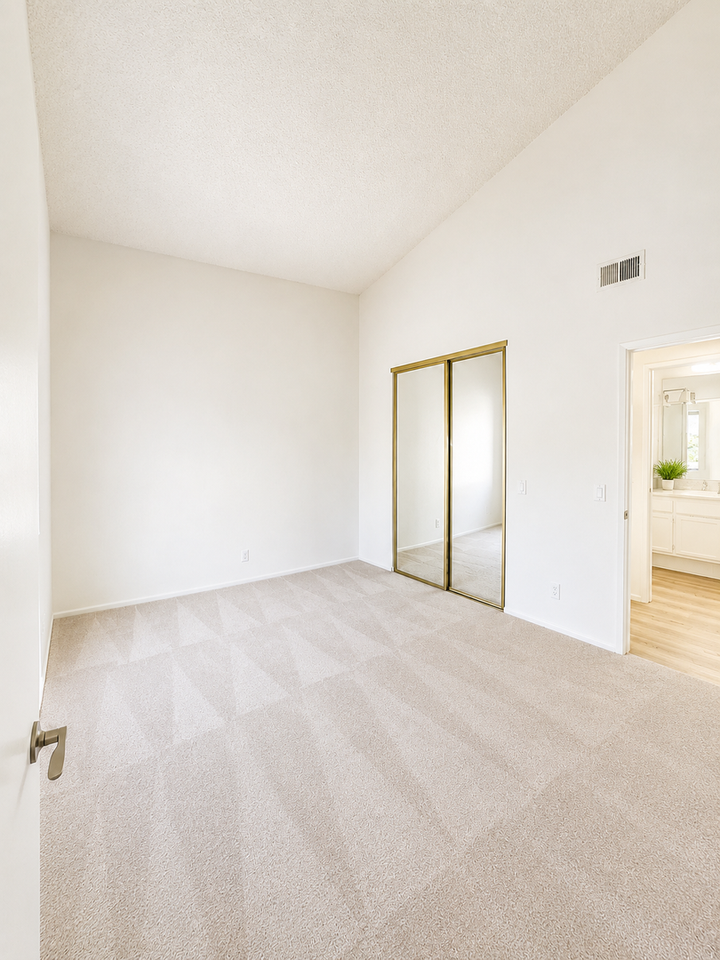 751 Birchpark Cir #204 - Photo 5 of 10