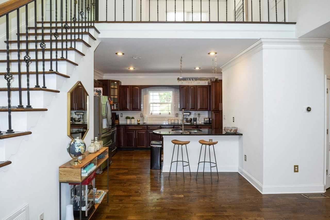 2038 2038 E Dr - Photo 3 of 31