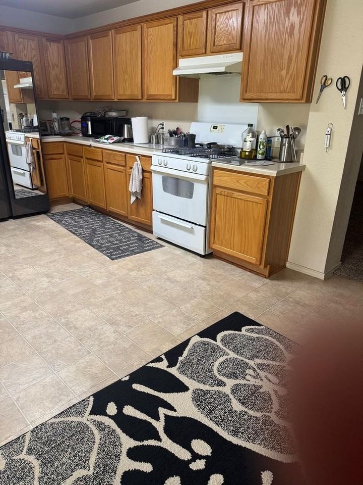 1600 Darjeeling Dr - Photo 3 of 15