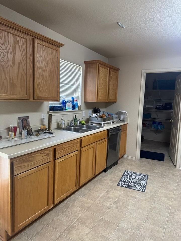 1600 Darjeeling Dr - Photo 4 of 15