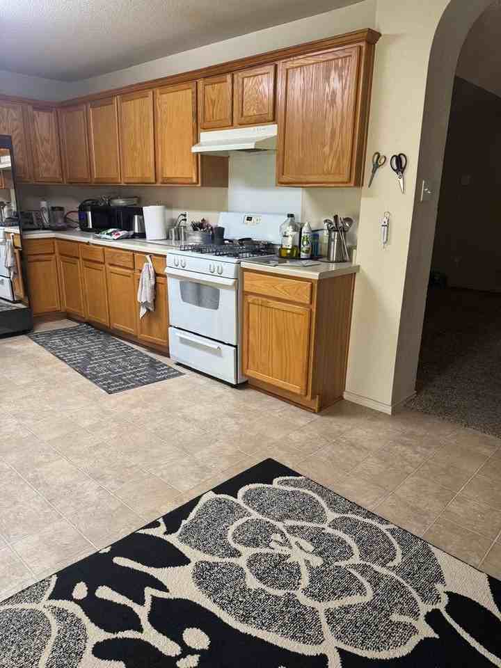 1600 Darjeeling Dr - Photo 5 of 15