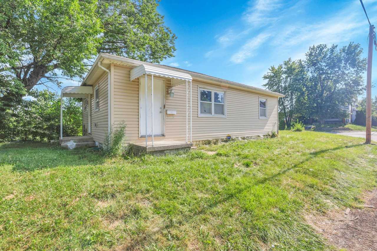 307 S Wheatland Ave - Photo 3 of 29