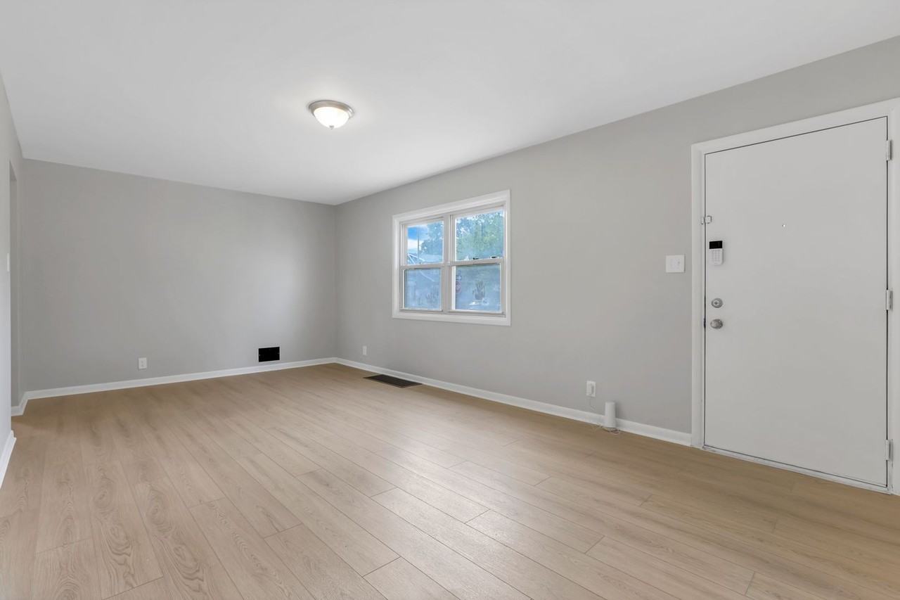 307 S Wheatland Ave - Photo 7 of 29