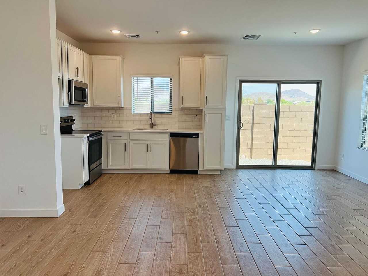 28021 N 28th Ave - Photo 5 of 20