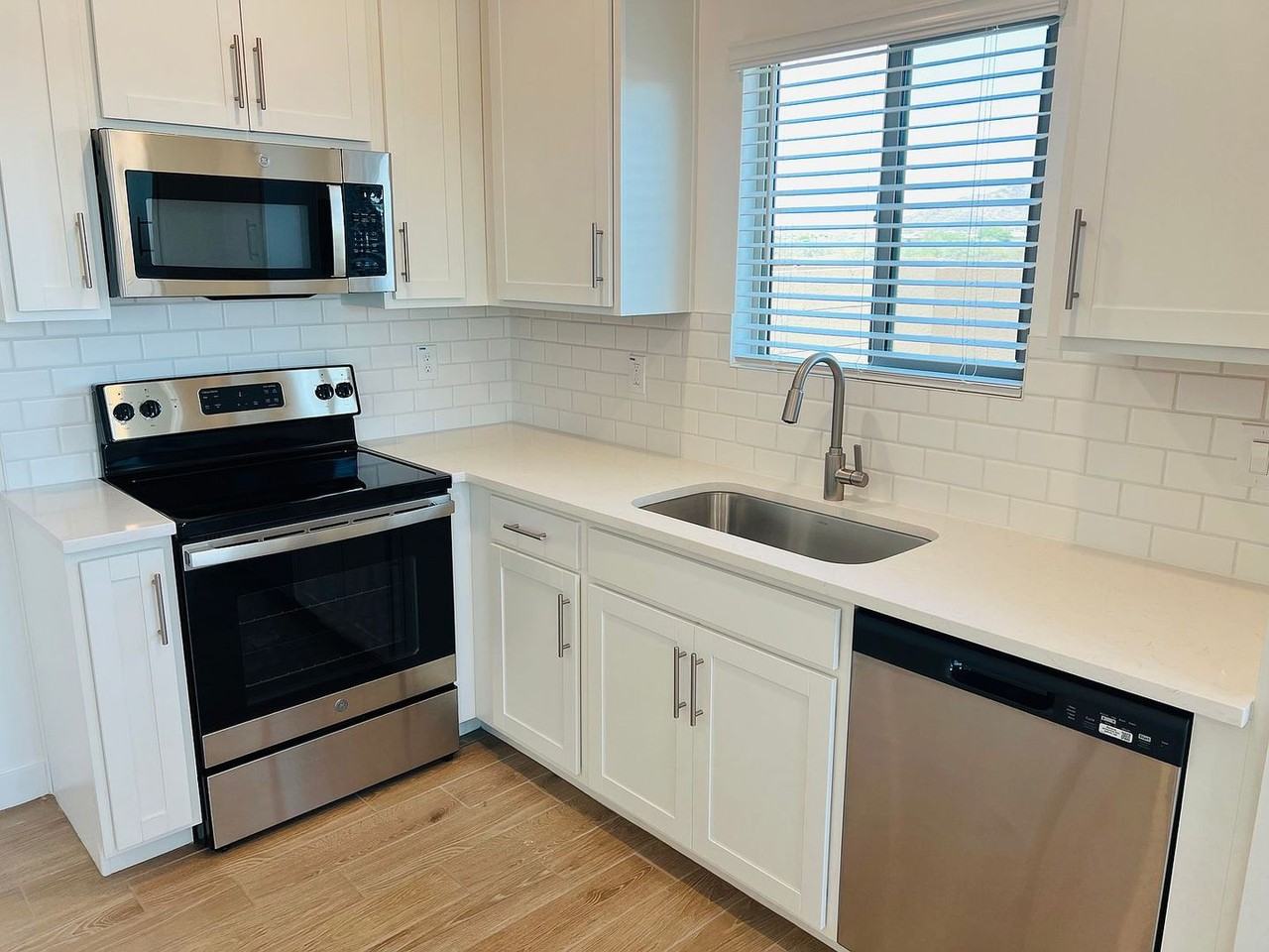 28021 N 28th Ave - Photo 7 of 20
