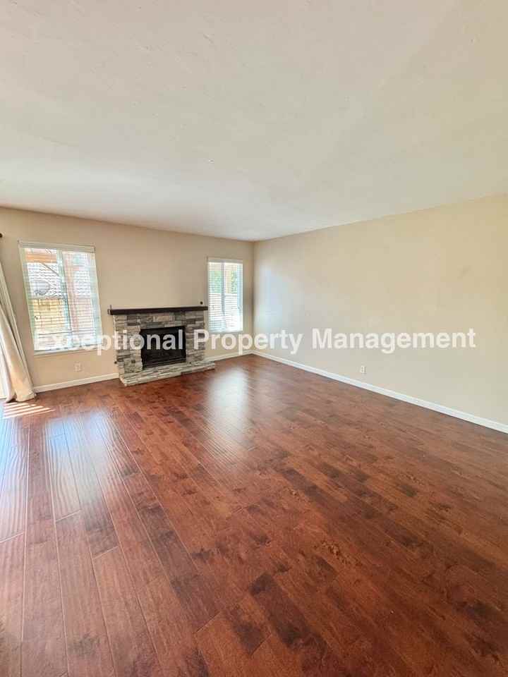 8419 Cedarwood Ln - Photo 3 of 17