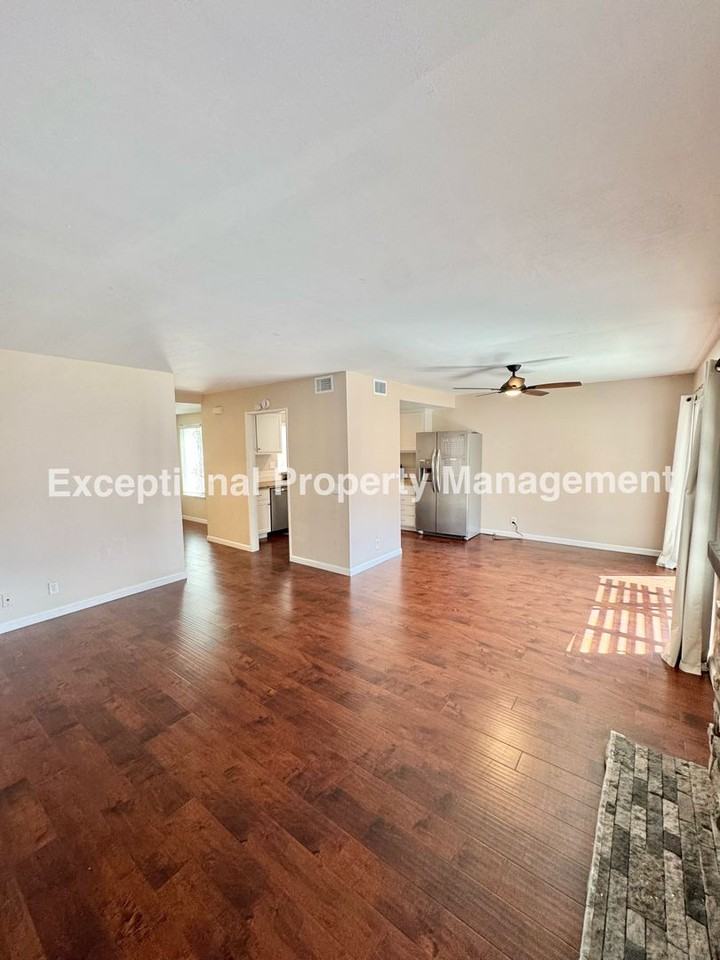8419 Cedarwood Ln - Photo 4 of 17