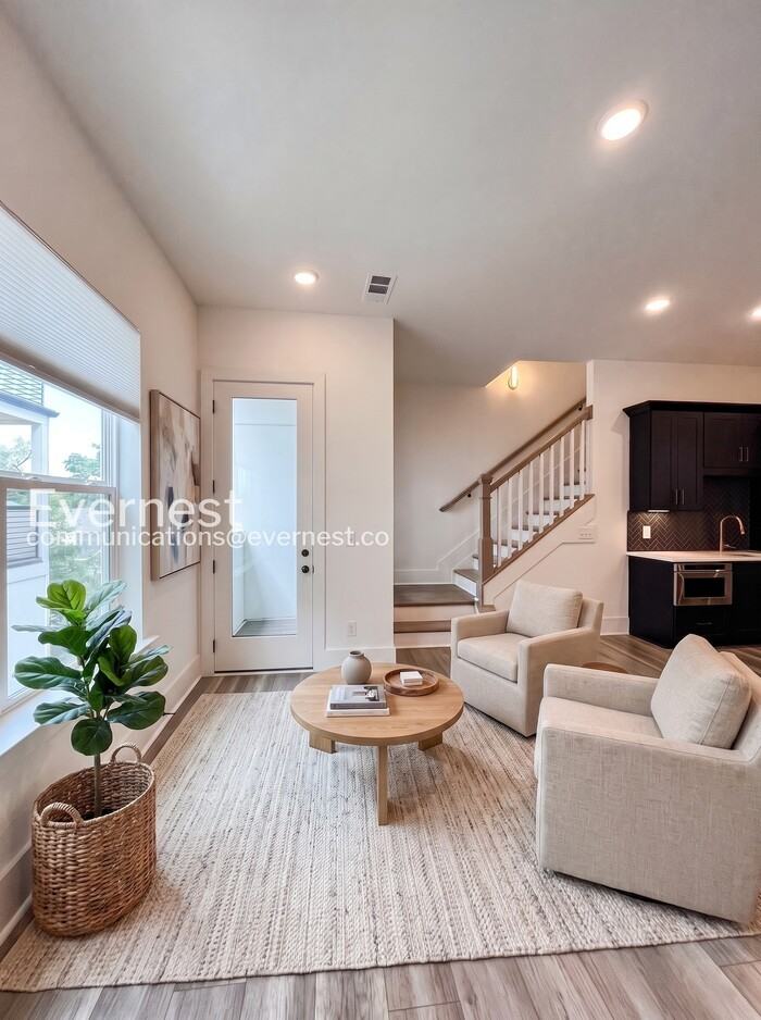 206 N 9th St #D - Photo 3 of 40