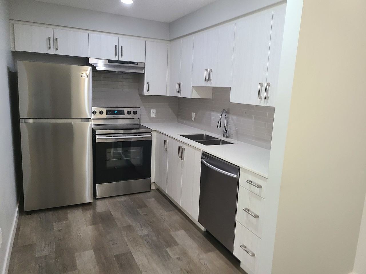 11511 - 11511 27 Ave Nw - Photo 2 of 3