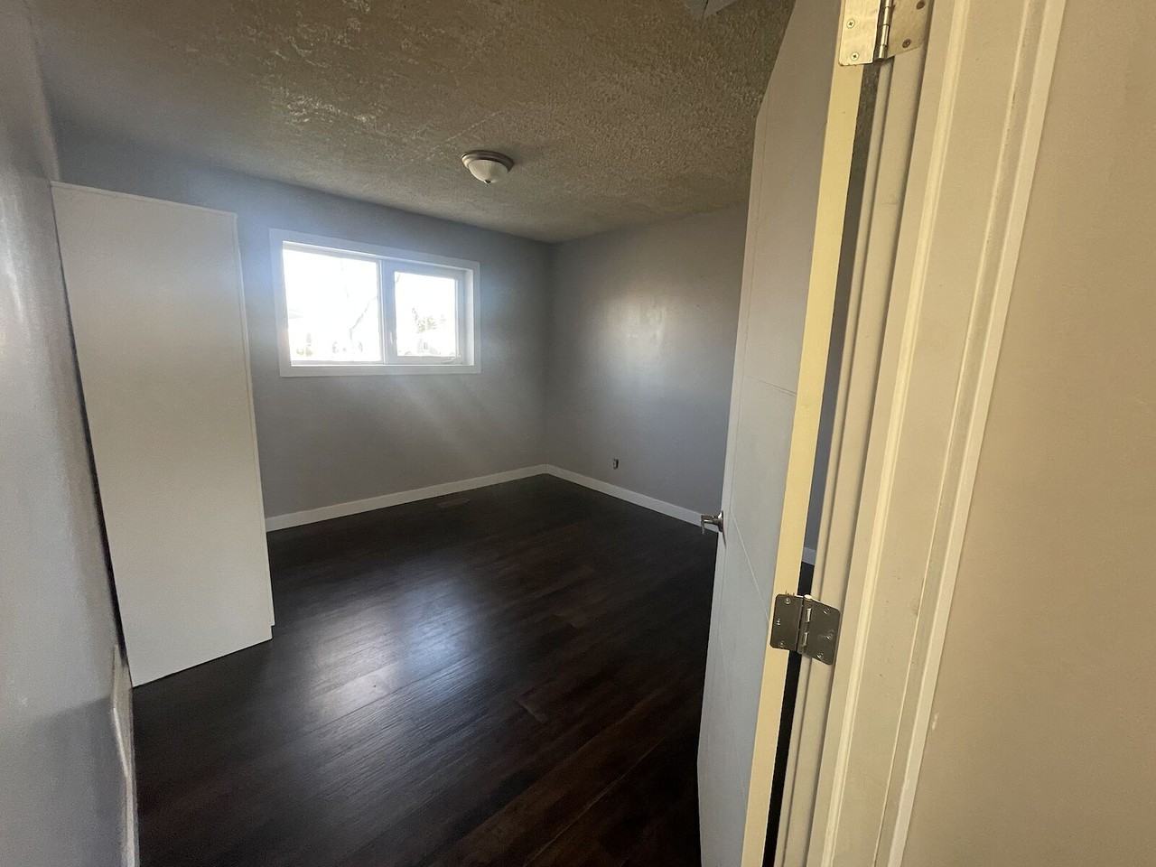 12117 44 St Nw - Photo 4 of 12