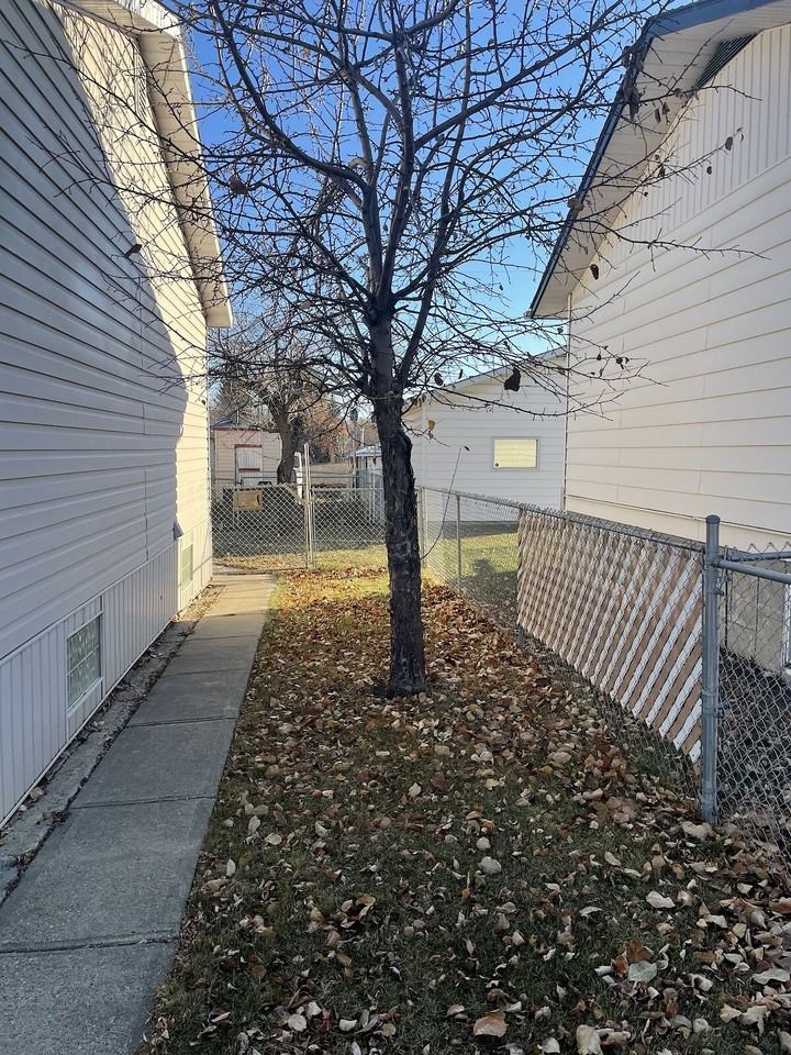 12117 44 St Nw - Photo 5 of 12