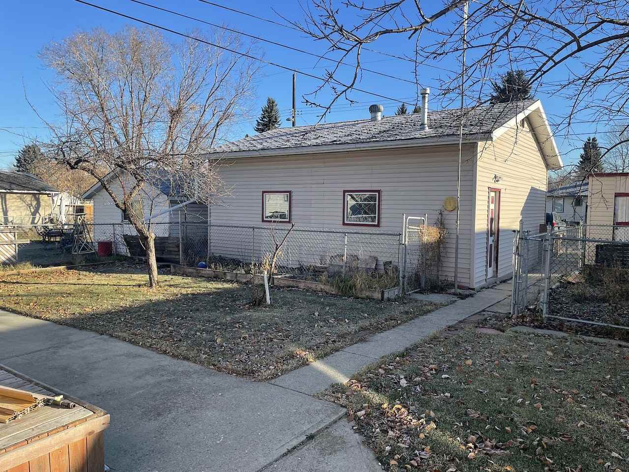 12117 44 St Nw - Photo 6 of 12