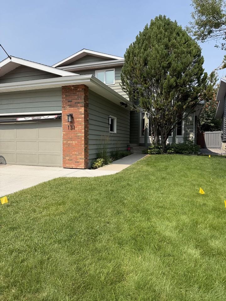 131 Deermoss Cres Se - Photo 2 of 19