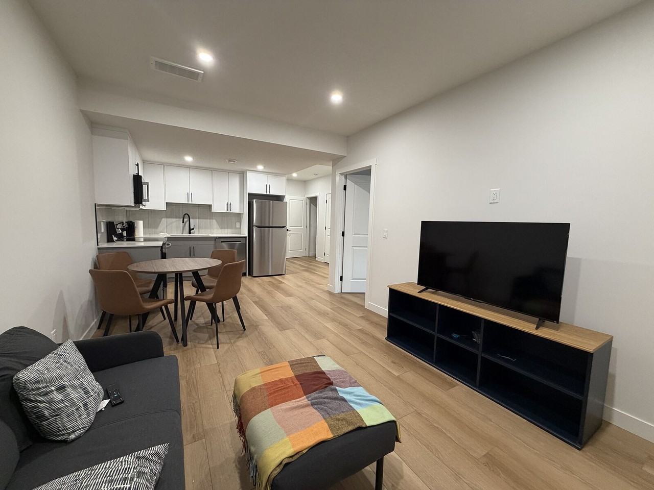 49 Royston Way Nw - Photo 2 of 9