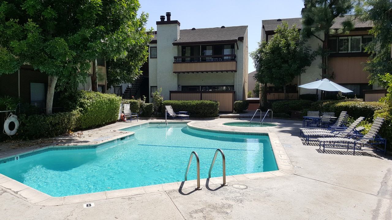 444 W Huntington Dr #108 - Photo 3 of 9