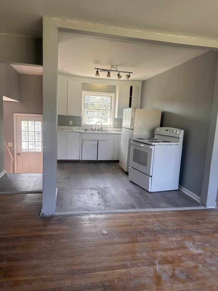 3437 Suwanee Dr #NA - Photo 3 of 10