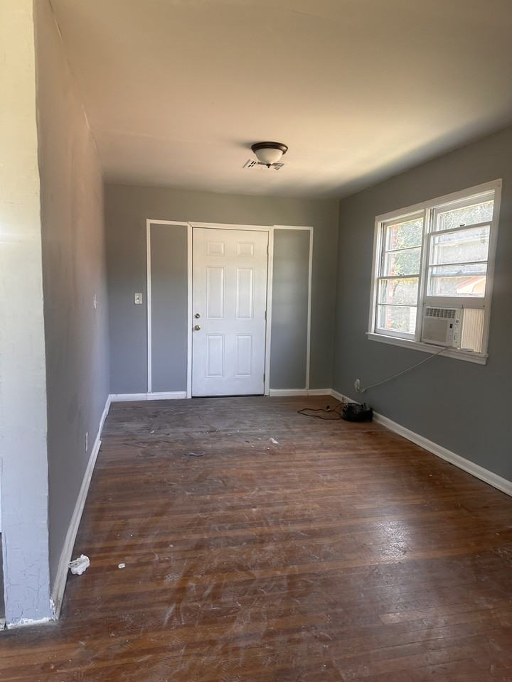 3437 Suwanee Dr #NA - Photo 4 of 10
