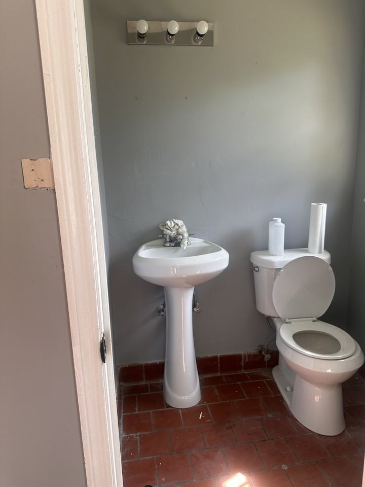 3437 Suwanee Dr #NA - Photo 5 of 10