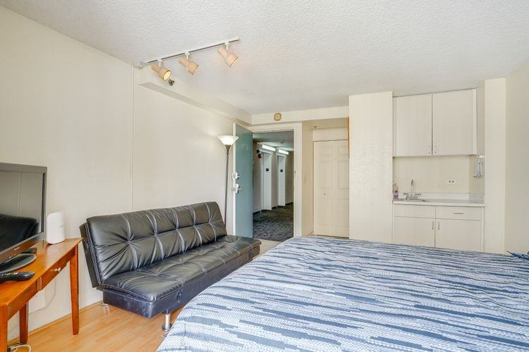 1920 Ala Moana Blvd #1702 - Photo 5 of 16