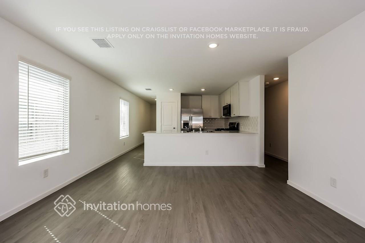 1410 Merlin Bluff St - Photo 3 of 17