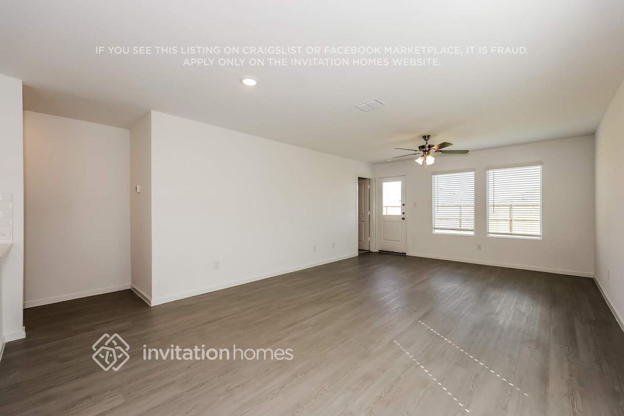 1410 Merlin Bluff St - Photo 5 of 17