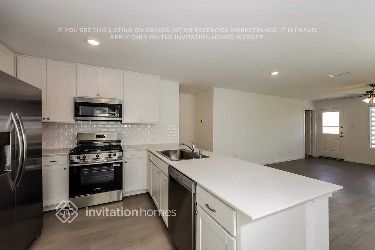 1410 Merlin Bluff St - Photo 7 of 17