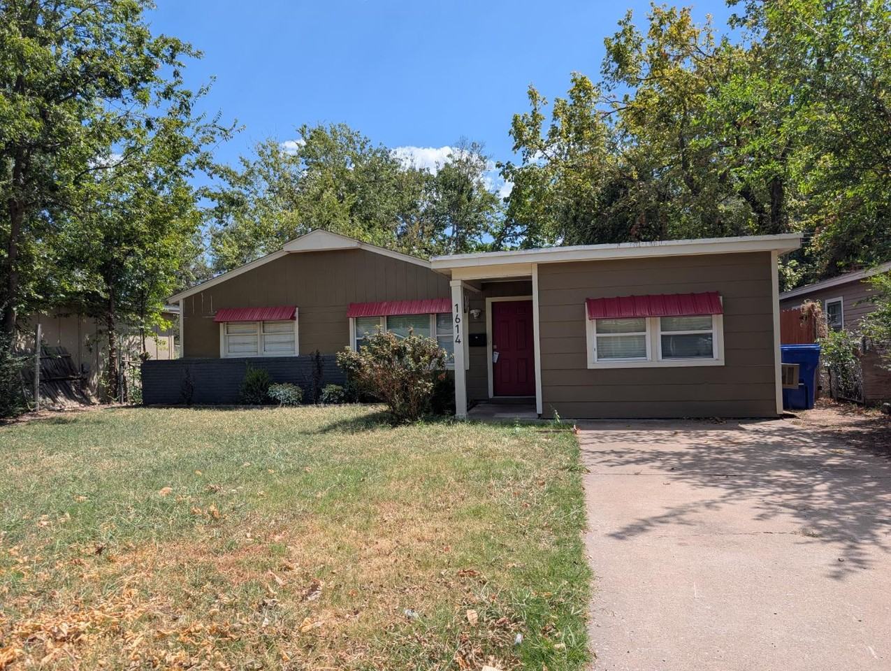 1614 Iowa St - Photo 2 of 20