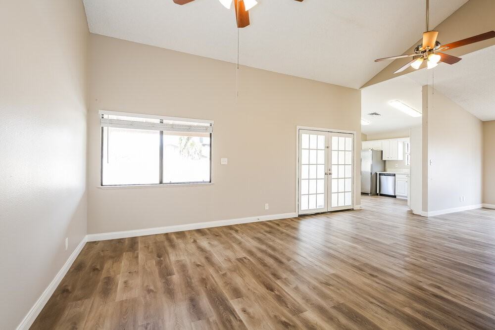 7800 Ducharme Ave - Photo 6 of 17