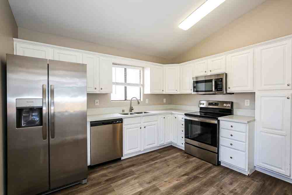 7800 Ducharme Ave - Photo 7 of 17