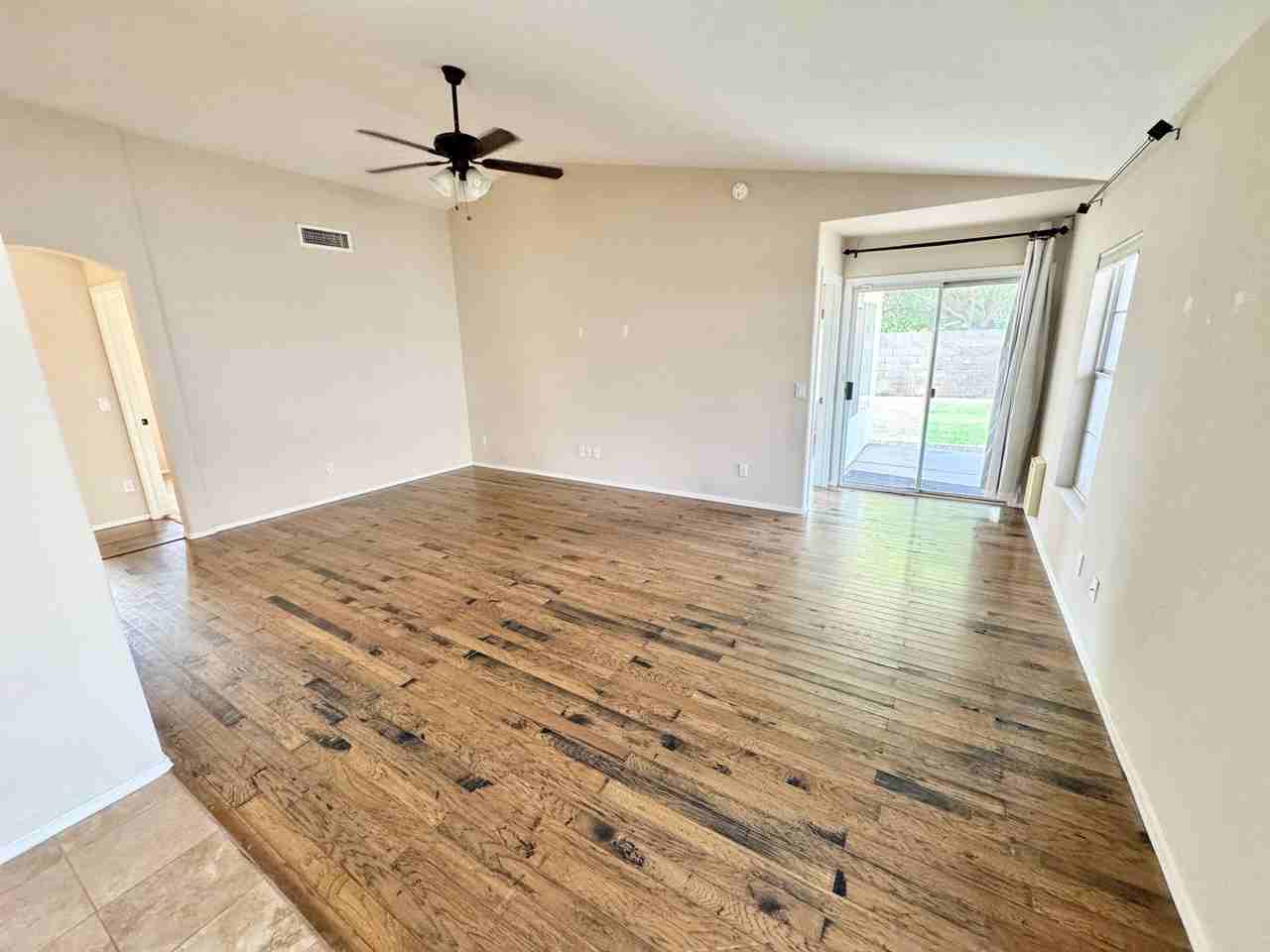 102 W Gail Dr - Photo 2 of 32