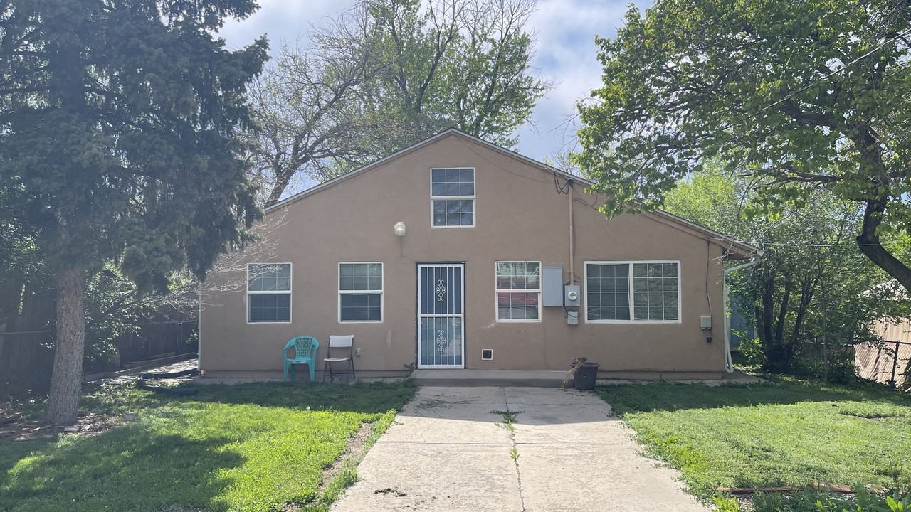 810 Lowell Blvd - Photo 3 of 35