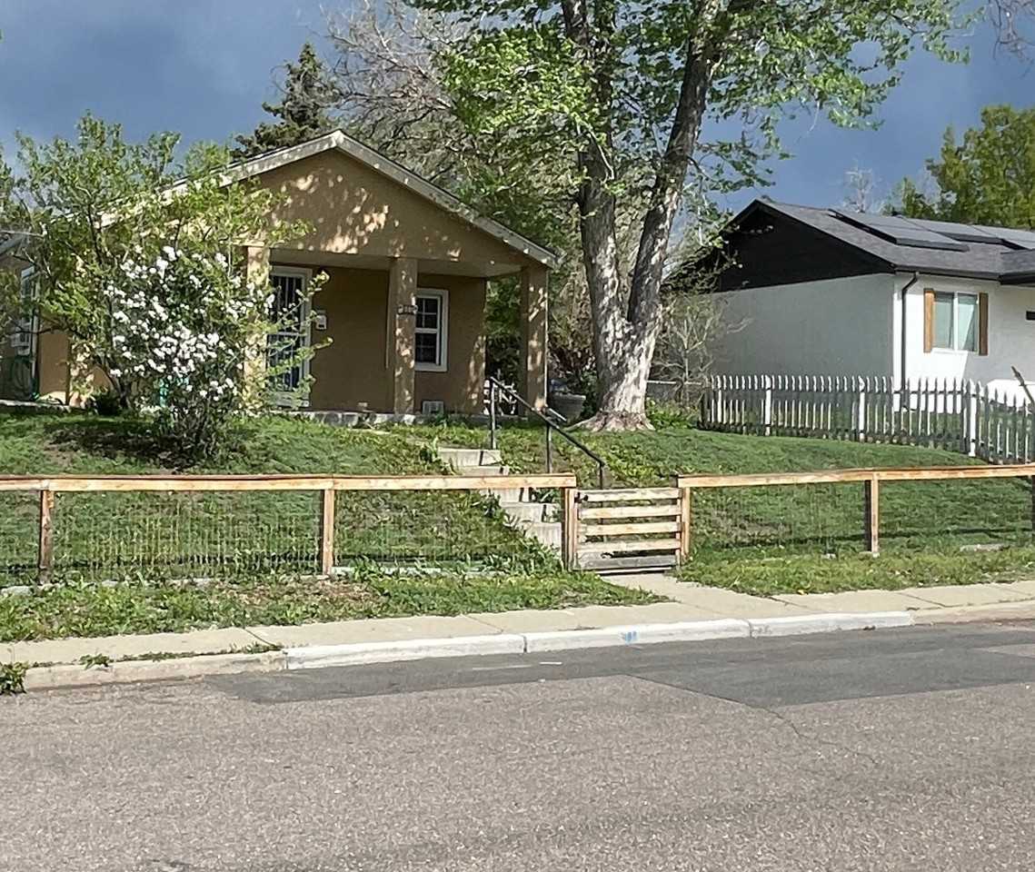 810 Lowell Blvd - Photo 5 of 35