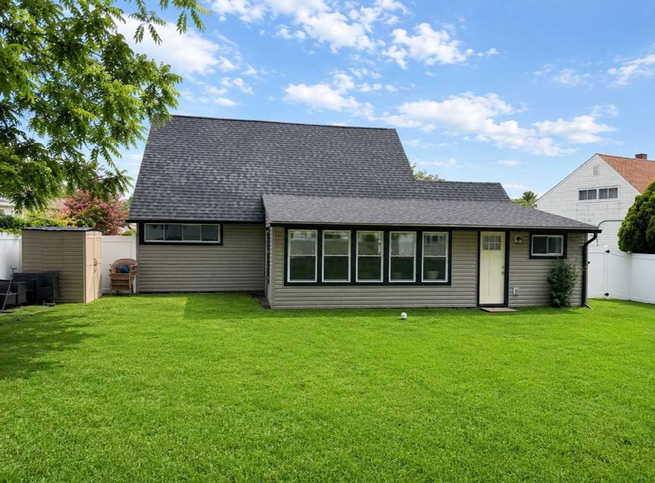 6 Roundwood Ln - Photo 3 of 17