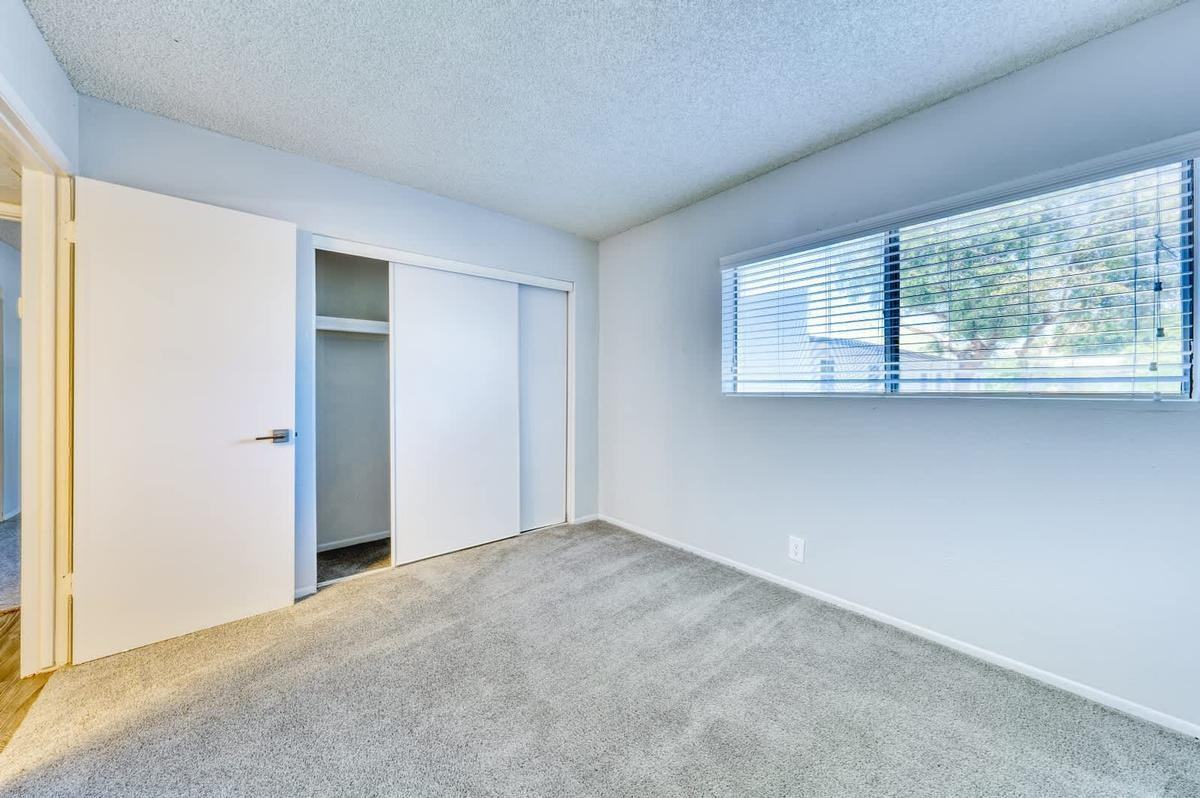 1737 W Missouri Ave - Photo 2 of 19