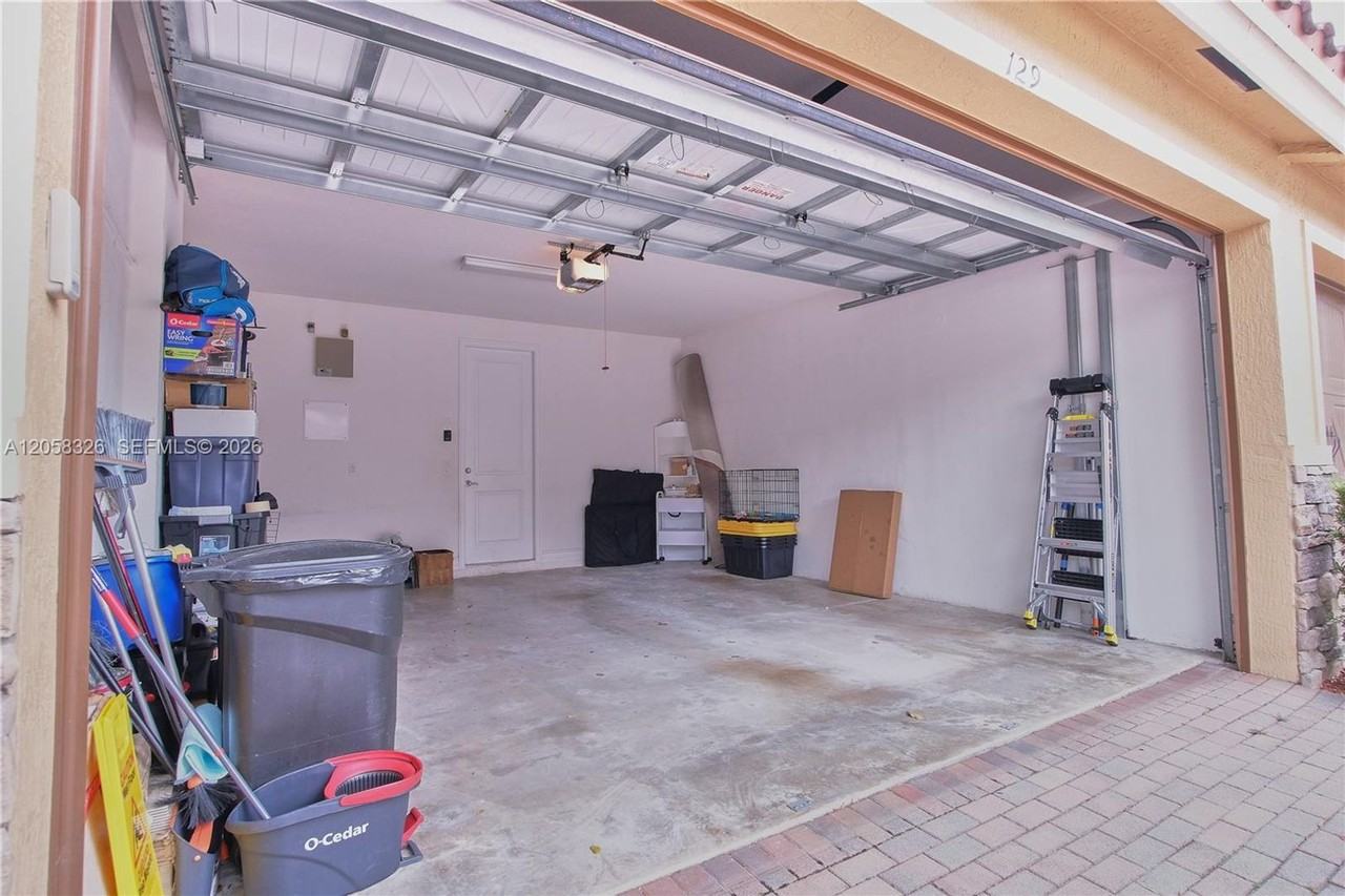 129 Riverwalk Cir E #129 - Photo 4 of 22