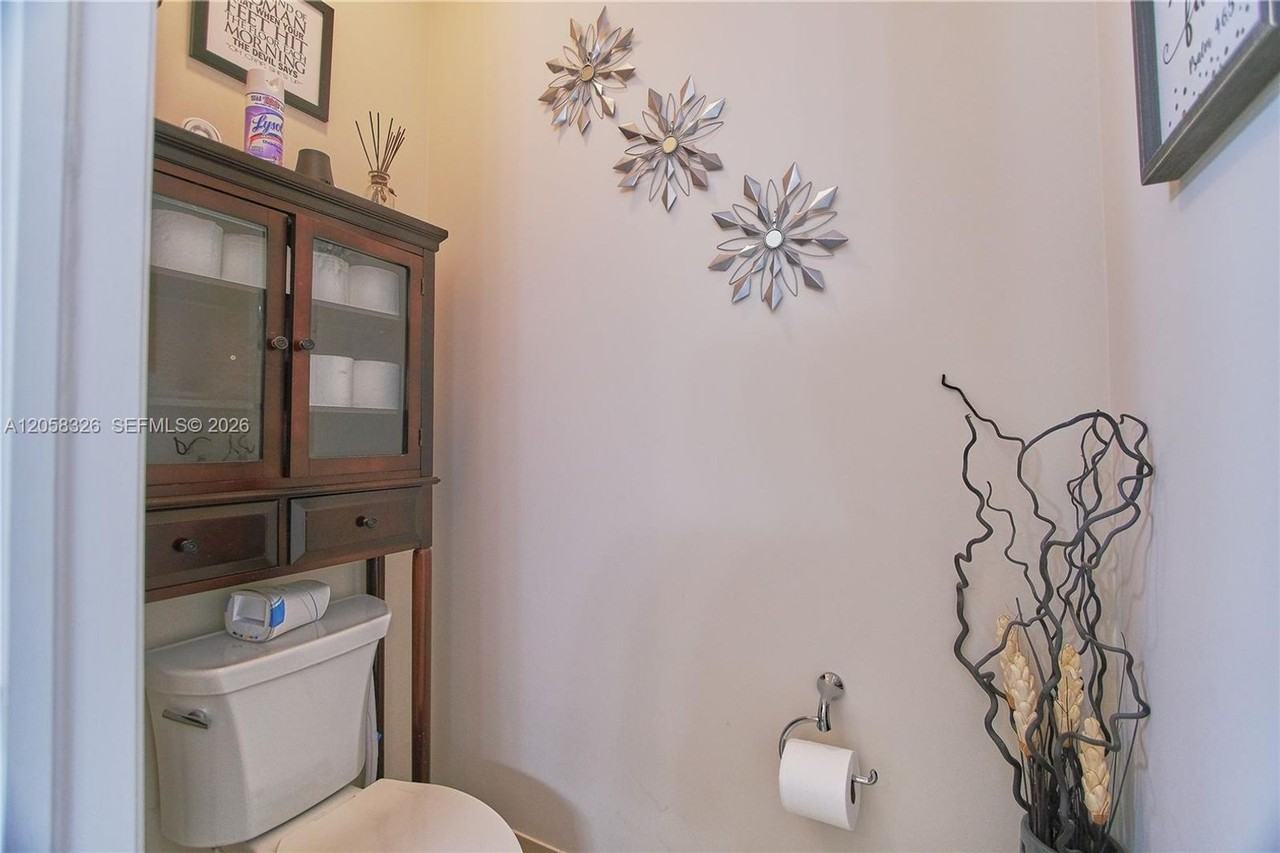 129 Riverwalk Cir E #129 - Photo 6 of 22