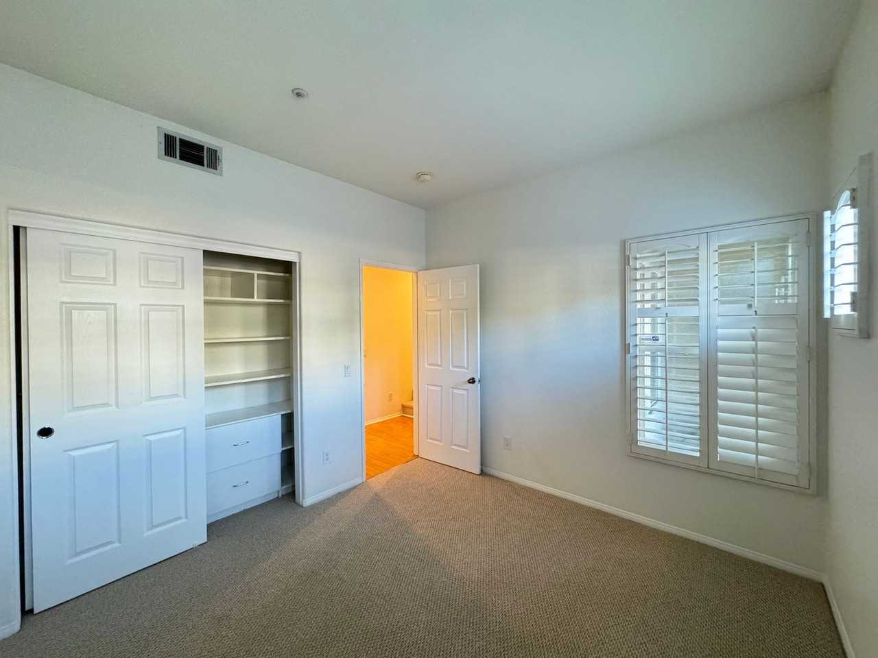 616 E Walnut St - Photo 6 of 39