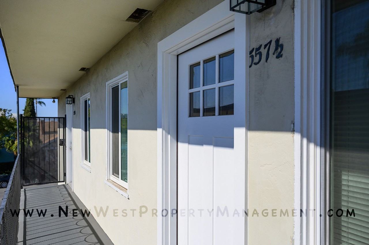 557 22nd St - Photo 5 of 15