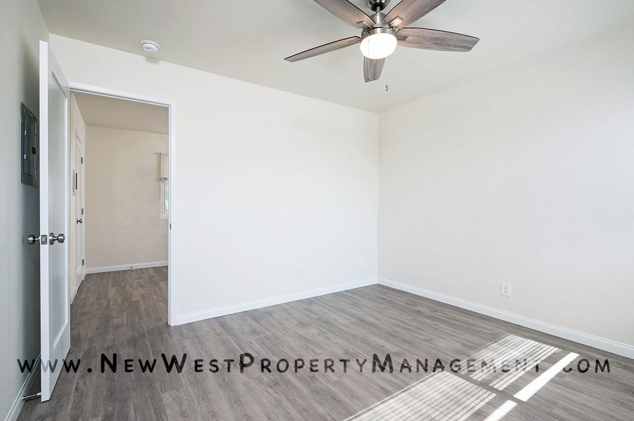 557 22nd St - Photo 6 of 15