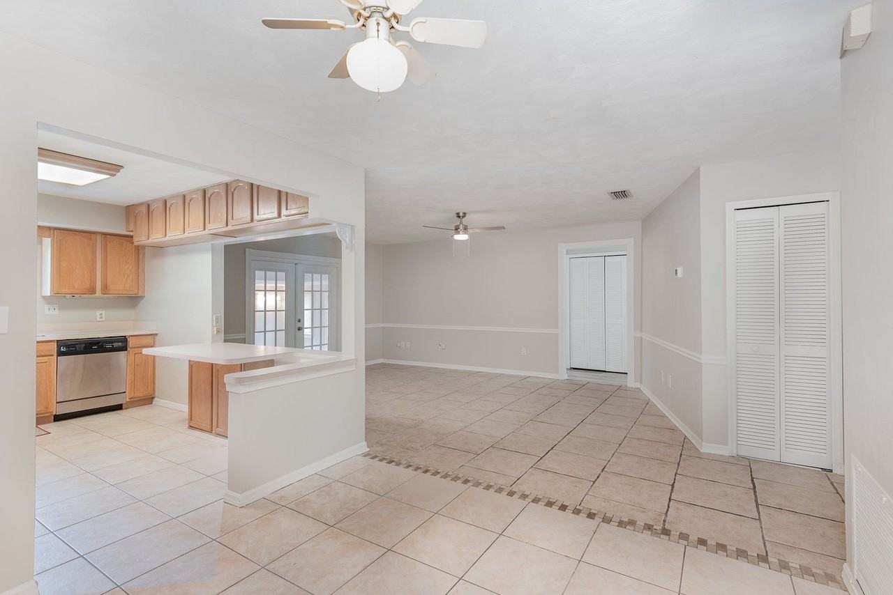 2620 Redwood Ave - Photo 2 of 15