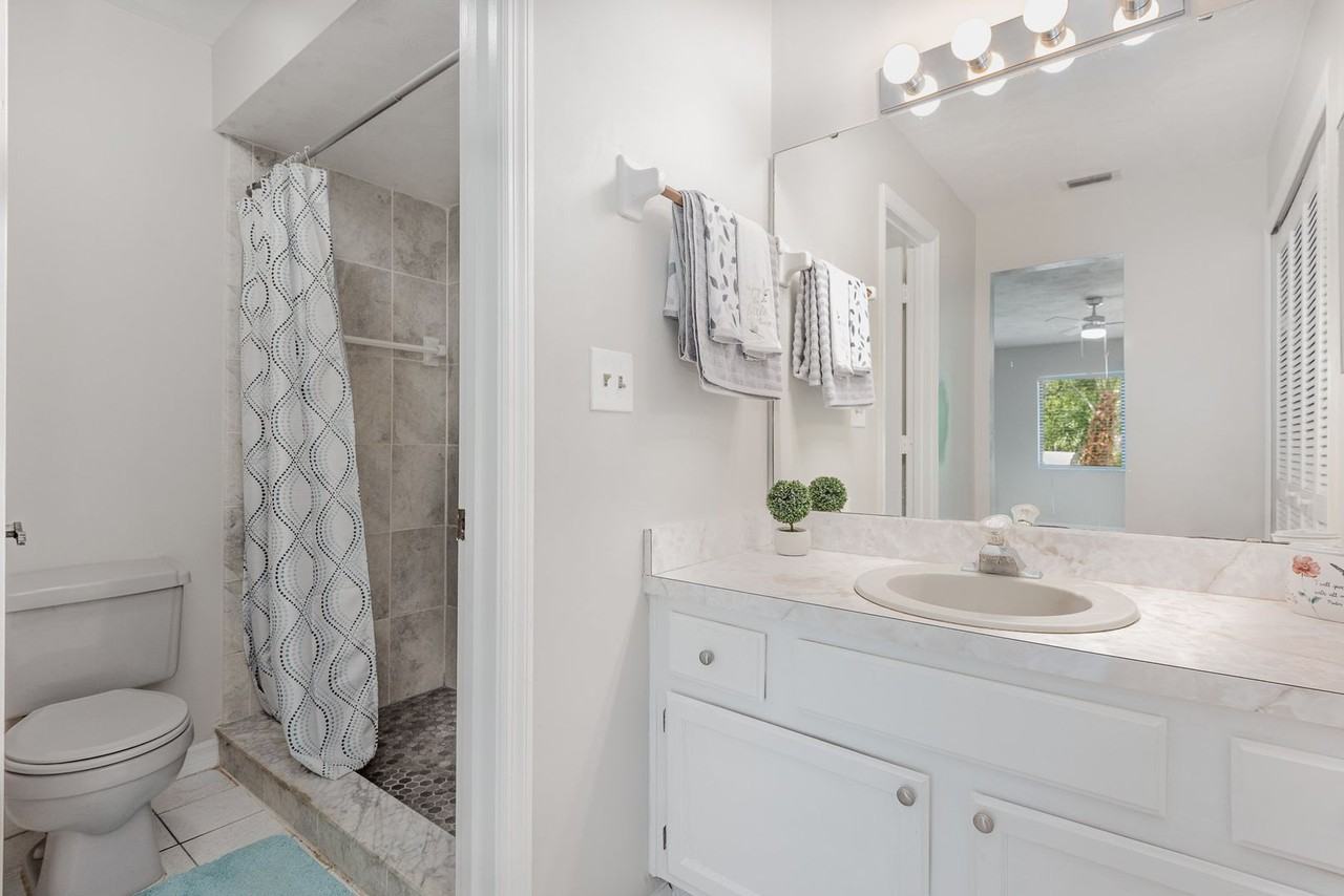 2620 Redwood Ave - Photo 6 of 15