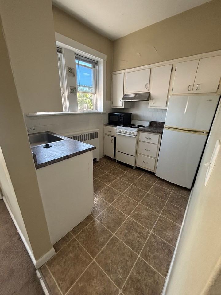 524 S Grand Ave E - Photo 2 of 4