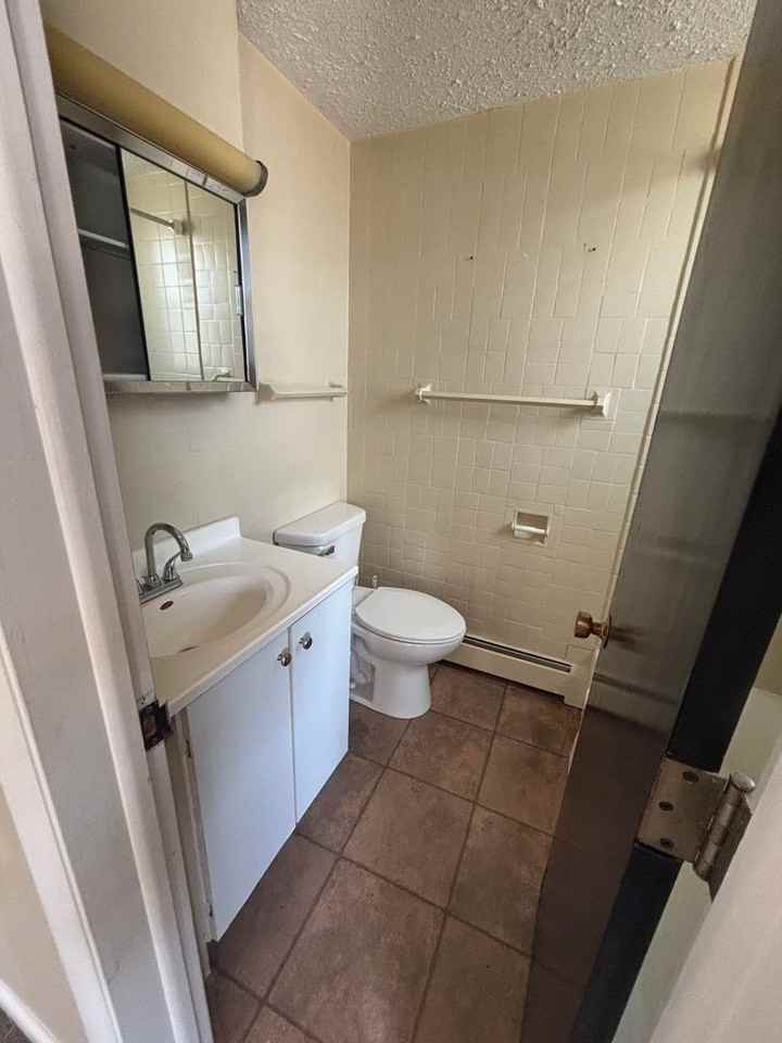524 S Grand Ave E - Photo 4 of 4