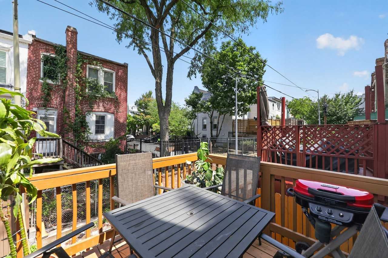 759 Harvard St Nw - Photo 4 of 30