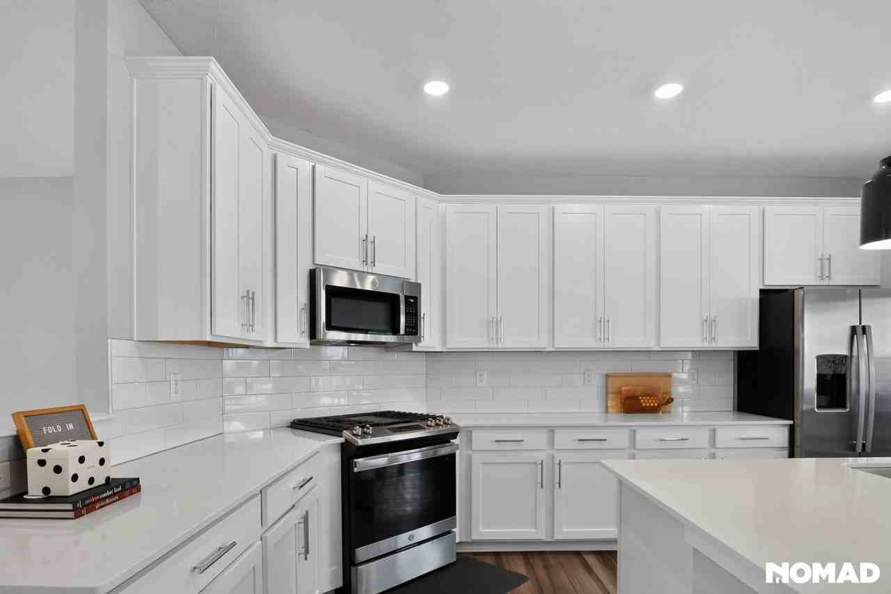 9540 Park Meridian Dr - Photo 3 of 22