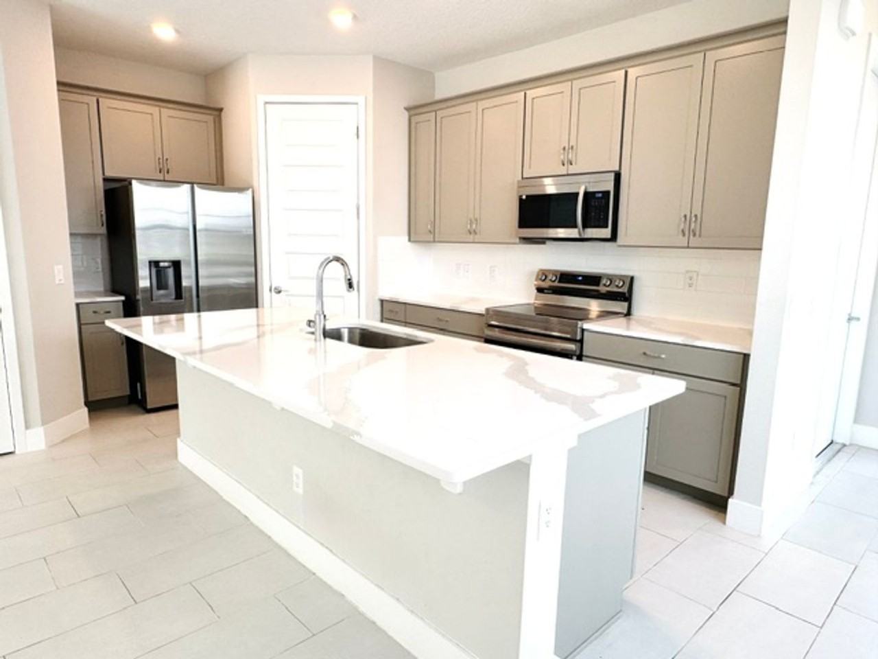 7825 Spectrum Dr - Photo 2 of 50