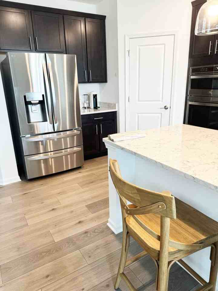 715 Alberta Ave - Photo 3 of 17