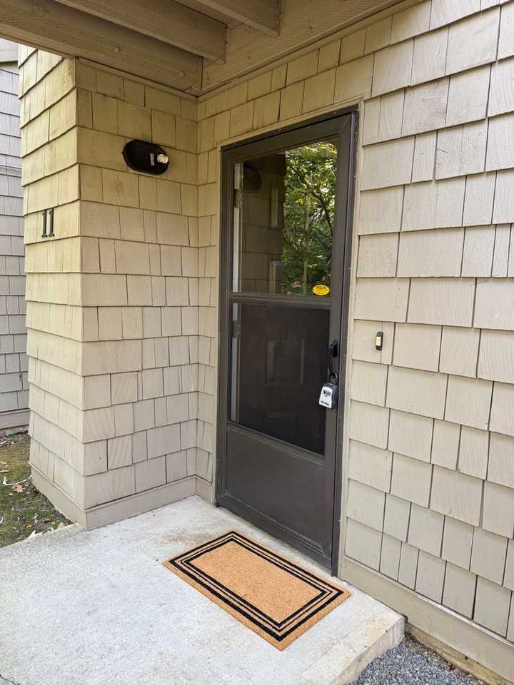 11 Crestfield Ct - Photo 2 of 14