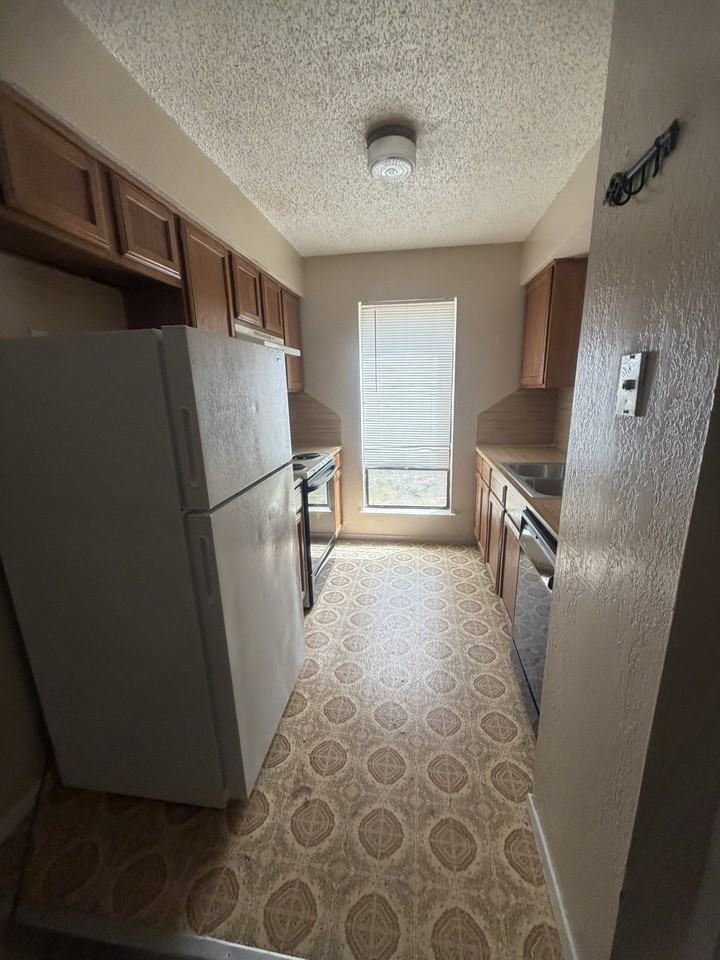 1101 Bois Darc St #A - Photo 5 of 9