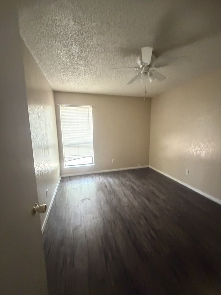 1101 Bois Darc St #A - Photo 6 of 9